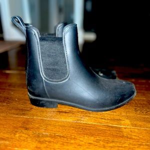 Black boots